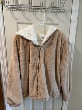 Angel Kiss Plush Hooded Puffer Jacket in Cream and Tan